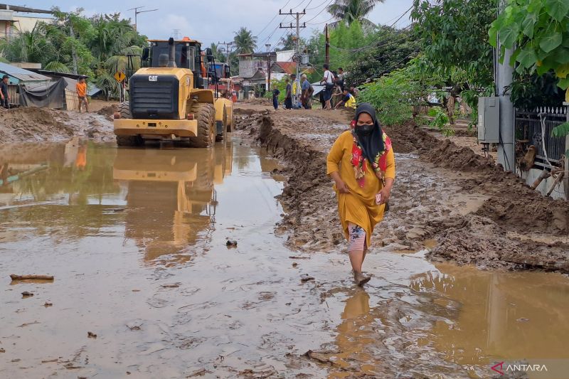 Jalan Aceh Terputus! Alat Berat Kementerian PU Turun Tangan Lakukan Penyelamatan Akses