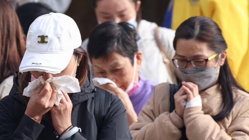 Hong Kong Berduka, Warga Mencari Keluarganya yang Hilang Pasca-kebakaran Apartemen di Tai Po