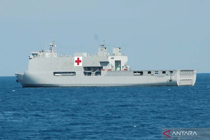 TNI AL Kirim Empat KRI Bantu Evakuasi Korban Banjir Sumut dan Sumbar 