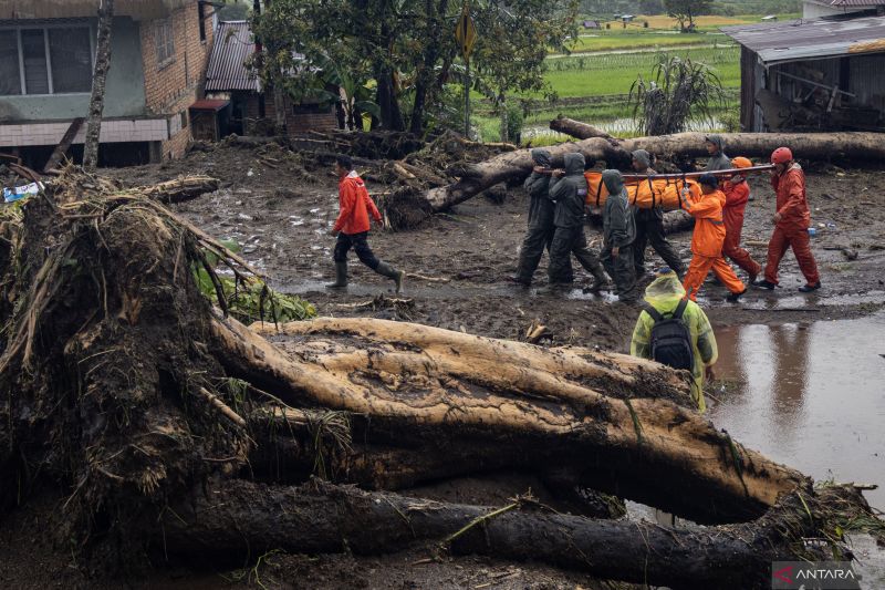 BPBD Sumbar Laporkan 61 Orang Meninggal Akibat Bencana Banjir Longsor hingga Jumat Malam