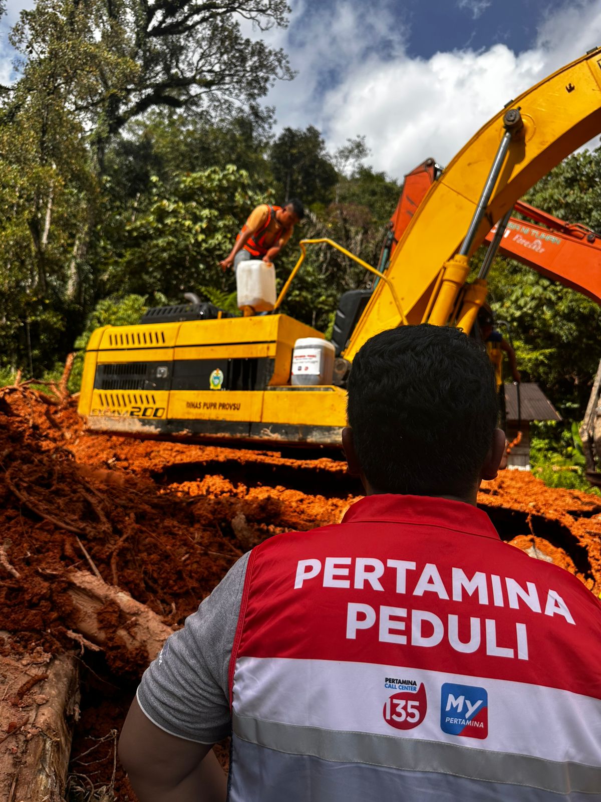 Dukung Terbukanya Akses Jalan, Pertamina Pasok Bahan Bakar untuk Operasional Alat Berat Penanggulangan Bencana Sumatera