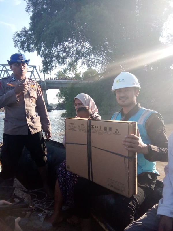 PLN Icon Plus Kerahkan Tim Heroik Pulihkan Telekomunikasi Kelistrikan di Aceh yang Terdampak Banjir