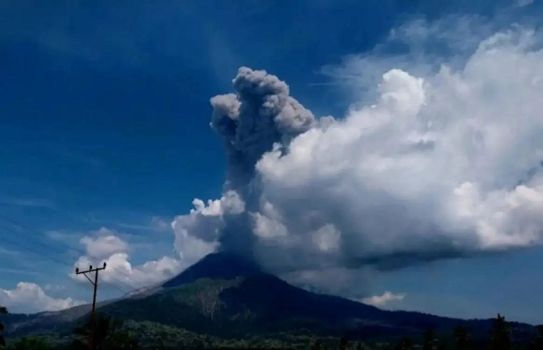 Badan Geologi: Aktivitas Gunung Lewotobi Tinggi, Status Level IV Awas  