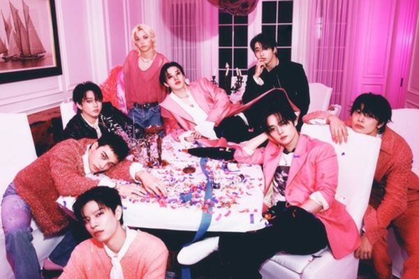 Delapan Album Stray Kids Berhasil Duduki Puncak Billboard 200 Secara Beruntun  