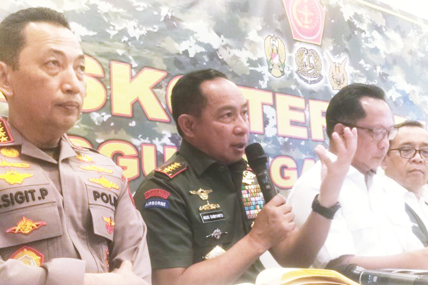 Panglima Jelaskan Penyebab Tercecernya Beras Bantuan Korban Banjir