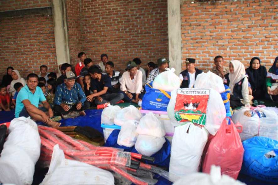 Penyaluran Bantuan ke Palembayan Agam