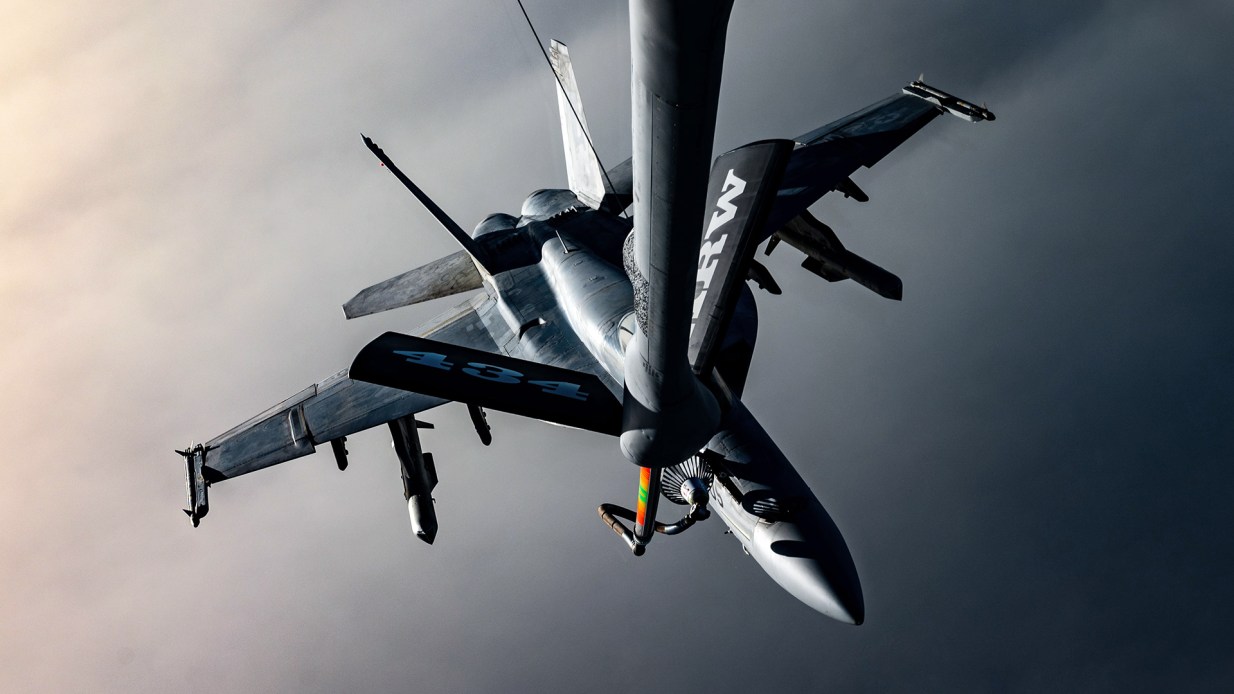  F-18 Super Hornet Gunakan Rudal Presisi SLAM-ER yang Langka dalam Misi Target Houthi Yaman