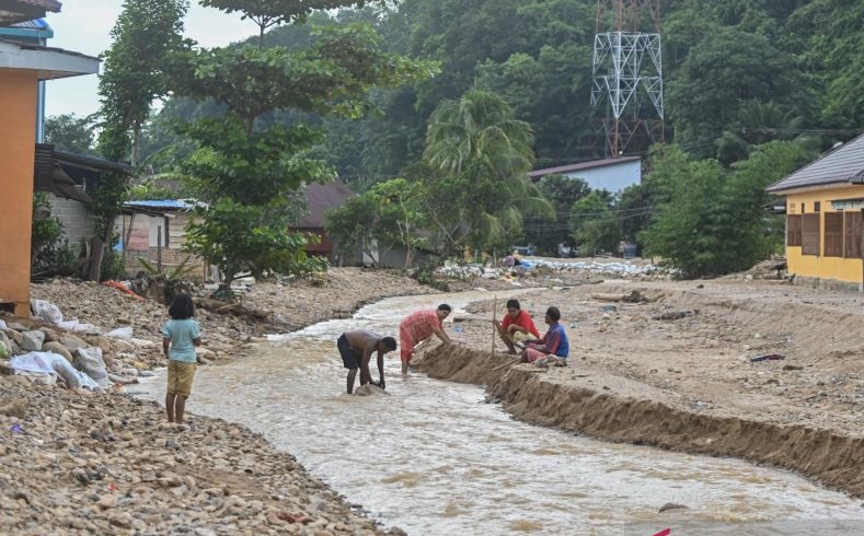 Longsor Sebabkan Pendangkalan Sungai dan Gangguan Aliran Air di Sibolga
