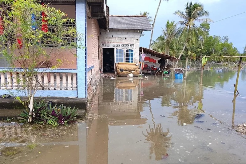 Pemkab Bekasi Salurkan Bantuan ke Muaragembong