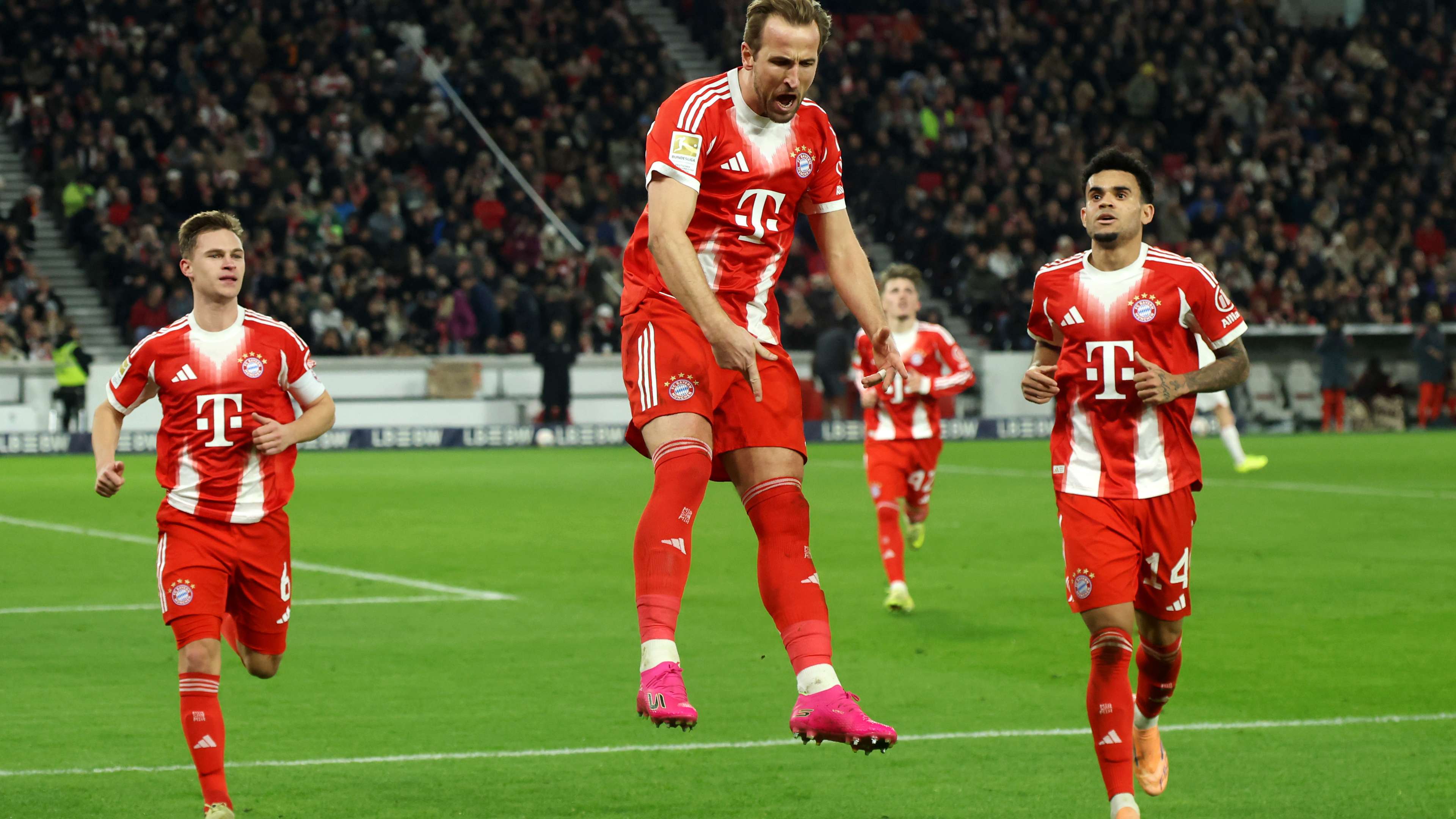 Bayern Pesta Gol, Kane Cetak Tiga Gol  dan Perlebar Jarak di Puncak Klasemen Bundesliga