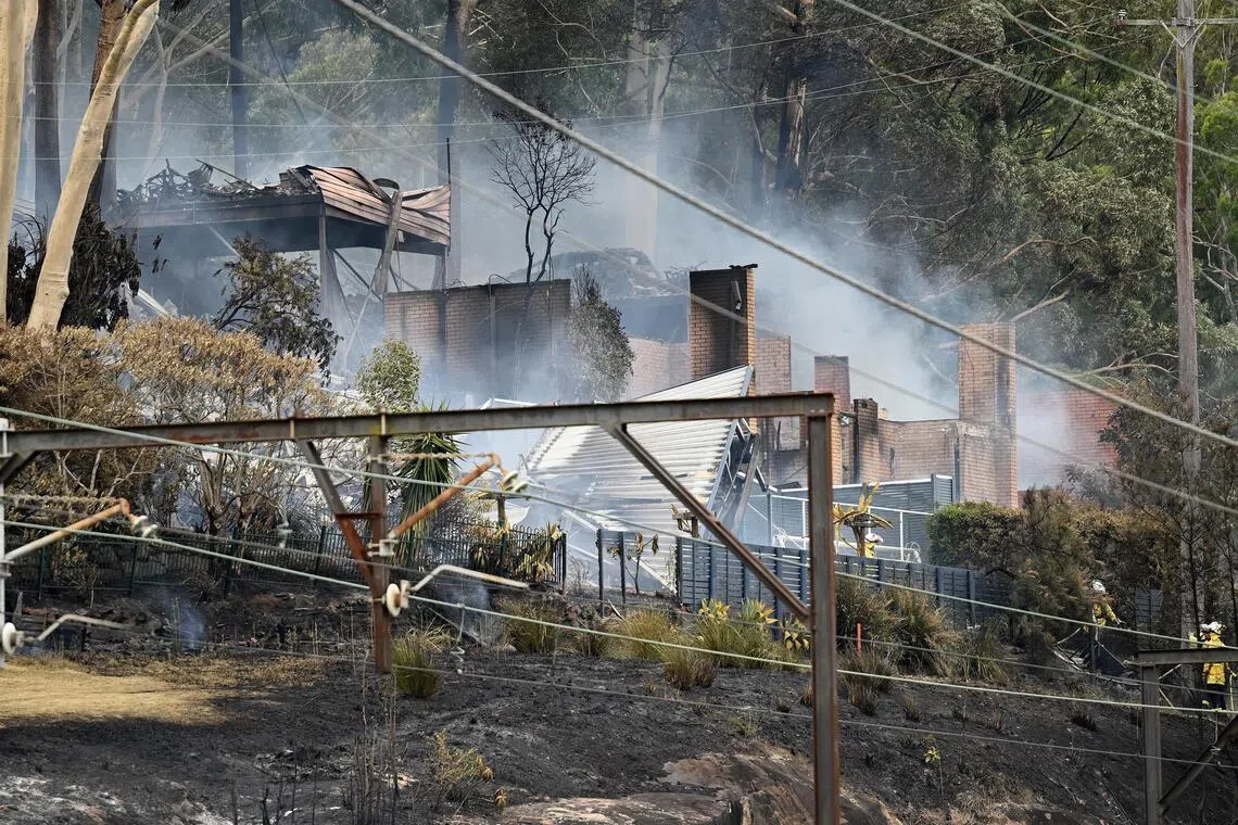 New South Wales Dikepung Kebakaran Hutan, 16 Rumah Hangus Terbakar