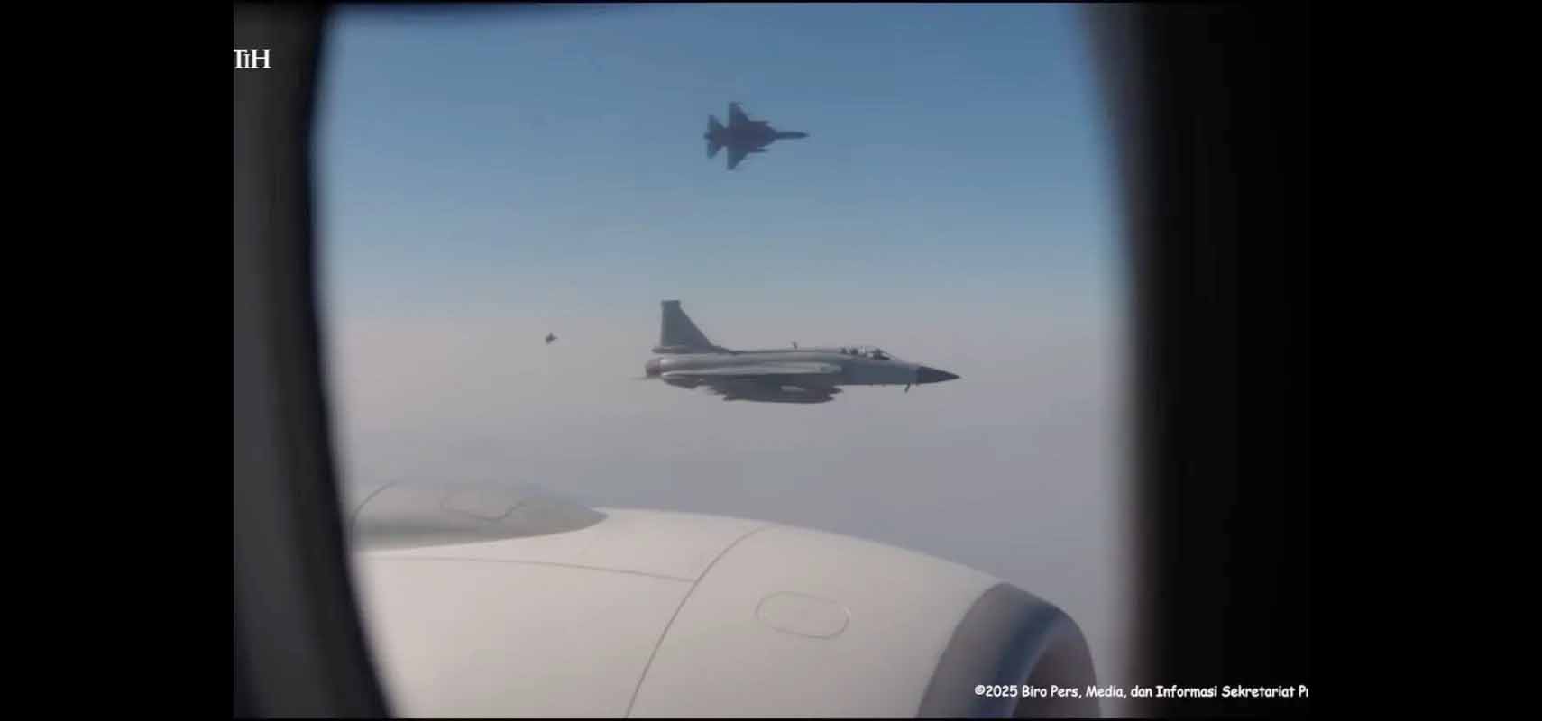 6 Jet Tempur JF-17 Thunder Kawal Presiden Prabowo saat Memasuki Pakistan
