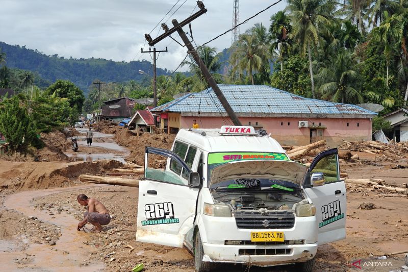 Duka Pasca Banjir: Ruang Kelas Hilang Ditelan Lumpur, Anak-Anak Berjuang Melanjutkan Belajar