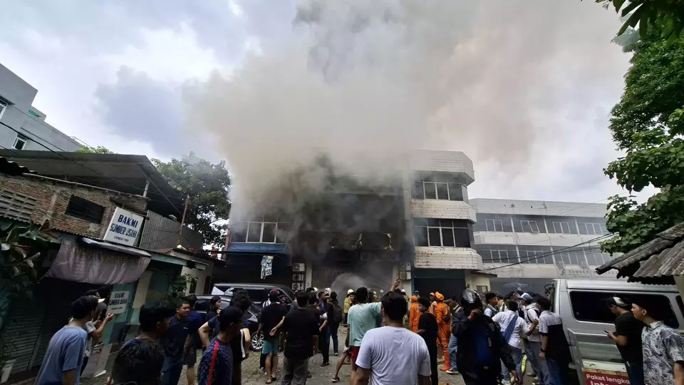 Kebakaran Gedung di Kemayoran, 21 Terjebak, 7 Diduga Tewa
