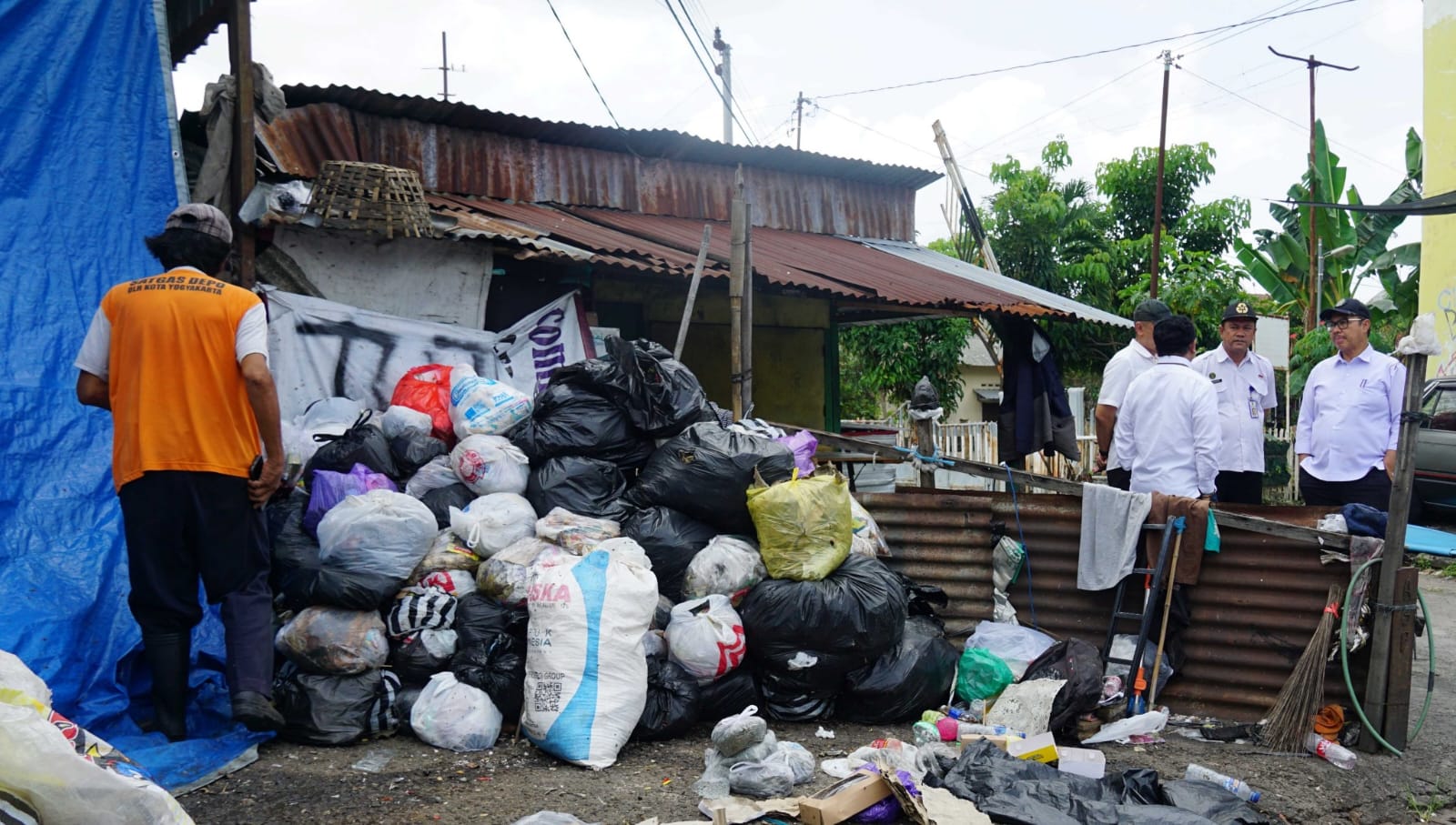 Yogyakarta Kebut Bersihkan Depo Sampah Jelang Natal dan Tahun Baru