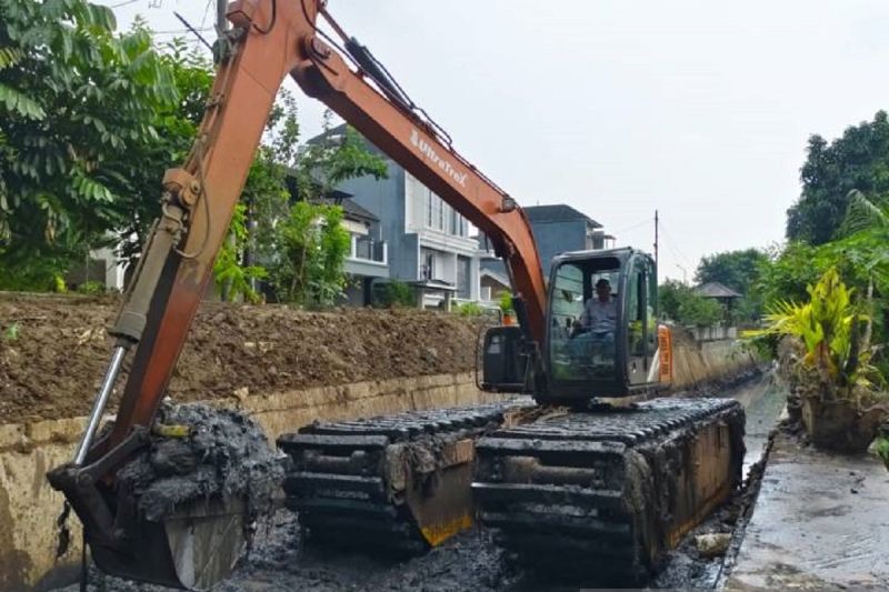 Antisipasi Banjir, Pemkot Tangerang Masifkan Normalisasi Saluran Sekunder 
