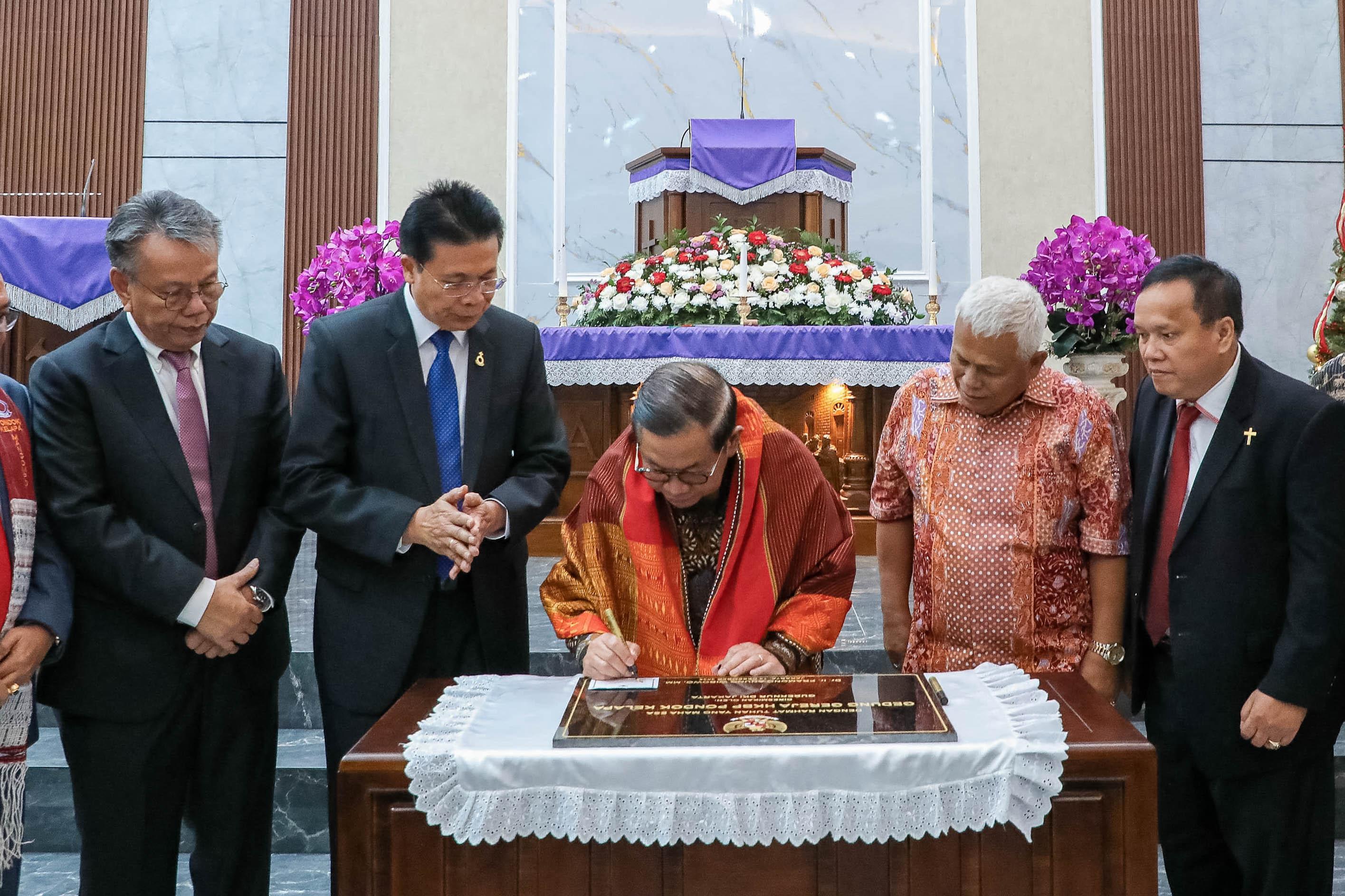 Akhiri Penantian 35 Tahun, Gubernur Pramono Resmikan Gereja HKBP Pondok Kelapa