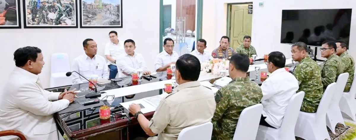 Prabowo Langsung Pimpin Ratas dengan Menteri hingga Kapolri Setibanya di Sumbar