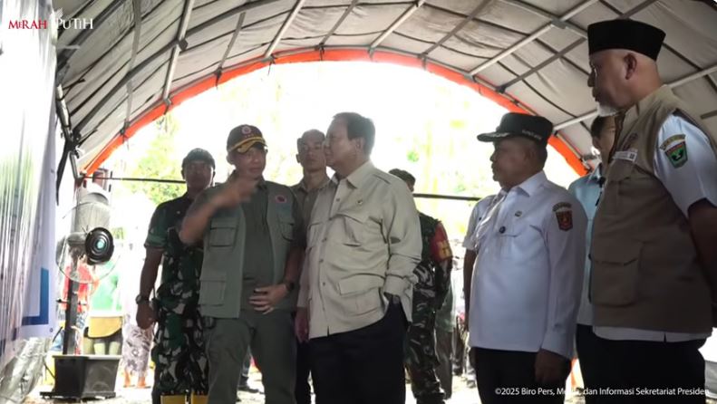 Di Agam, Presiden Prabowo Tinjau Pembangunan Hunian Sementara untuk Korban Bencana