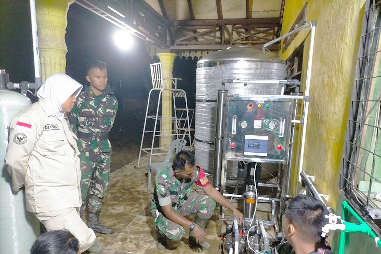 Pasca Banjir Langkat, TNI Turun Tangan Pasang Instalasi Air Bersih