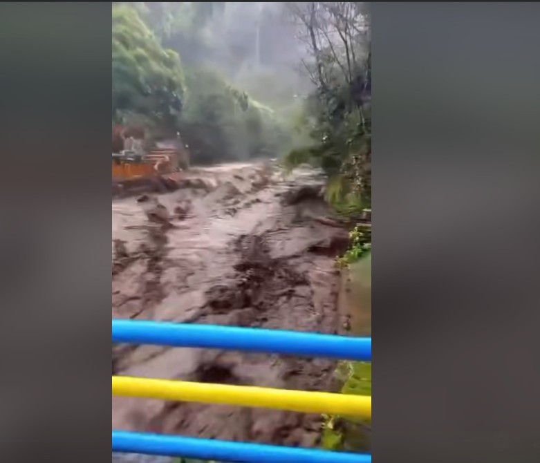 Banjir Bandang Terjang Tempat Pemandian Air Panas Guci Tegal, BNPB Imbau Warga Ikuti Arahan Petugas