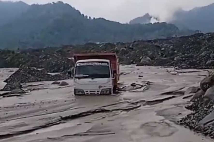 Getaran Banjir Lahar Hujan Semeru Tercatat Lebih dari Tiga Jam