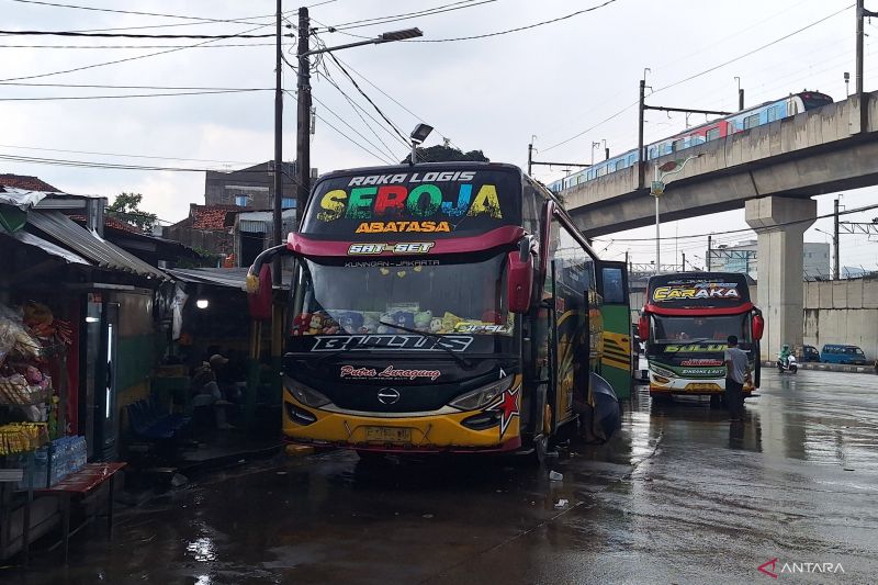Jelang Nataru, Petugas Gabungan Siaga di Terminal Lebak Bulus