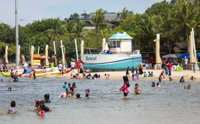 Puluhan Ribu Wisatawan Serbu Ancol  