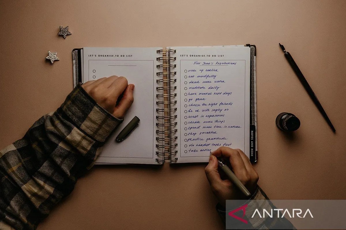 Menata Niat di Awal Tahun: Resolusi Bukan Ambisi, Tapi Bentuk Perhatian pada Diri