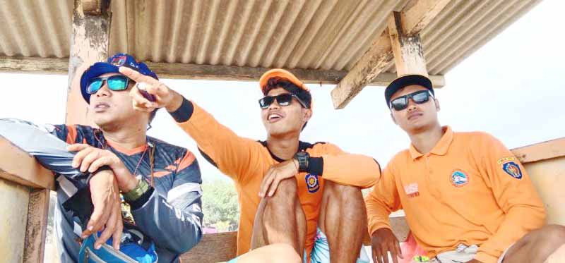 Para Penjaga Pantai Selatan, Tatapan Mata Tajam Jaga Keselamatan Wisatawan