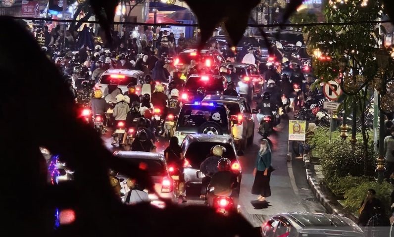 Kayutangan Malang Ramai Dikunjungi Wisatawan di Malam Pergantian Tahun