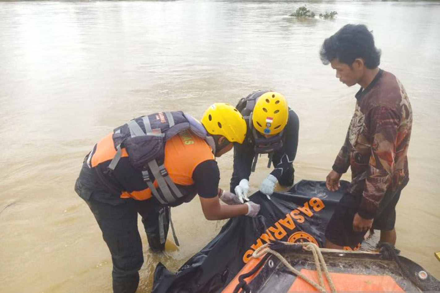 Mengapa Shalsabila Melakukan Gerakan Berikut Sebelum Terjun ke Sungai Batanghari