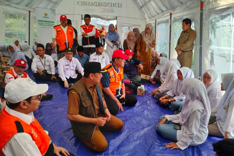 Aktivitas Belajar Tak Terhenti, Siswa SMA Muhammadiyah Agam Gunakan Tenda Darurat
