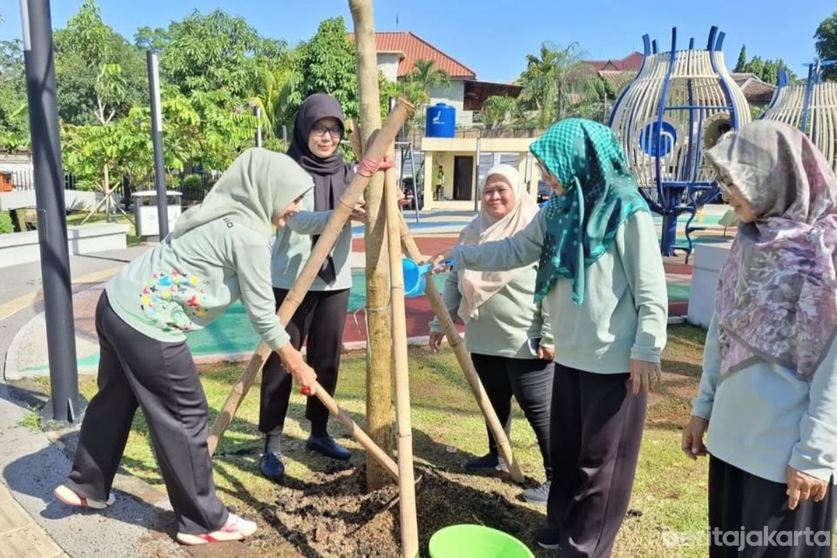 Demi Jakarta Hijau, Pemkot Jaksel Tanam 1.099 Pohon di 10 Wilayah Kecamatan Sepanjang 2025
