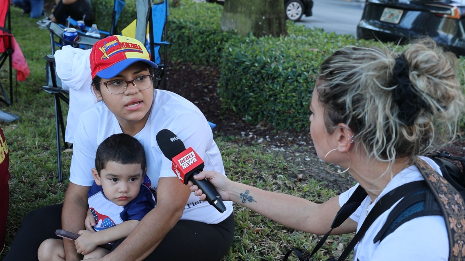 Wanita Venezuela Bela Aksi Trump: Ambil Minyak Kami, Asal Kami Merdeka!