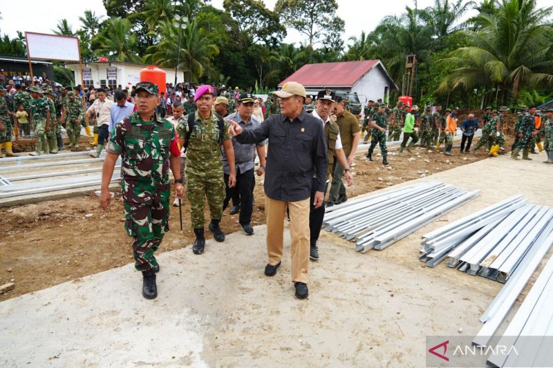Menko Polkam Djamari Chaniago Tinjau Pembangunan 117 Huntara Korban Bencana di Agam