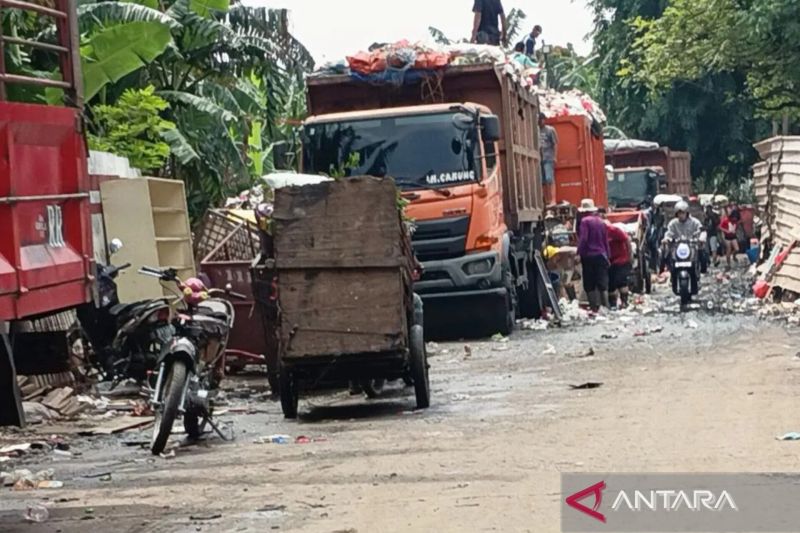 Tertibkan Lingkungan,  Suku Dinas Lingkungan Hidup Jakarta Timur Tutup TPS Rusunawa PIK 2