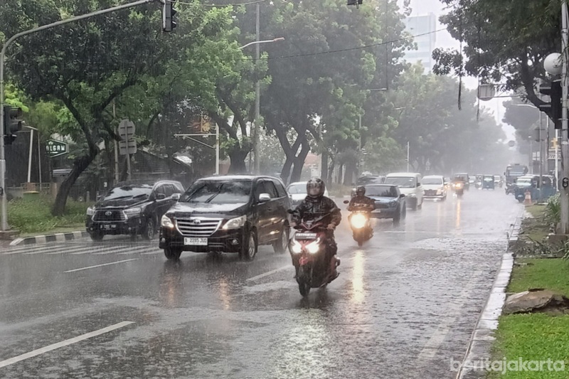 Cuaca Sabtu, Sebagian Wilayah Jakarta Diguyur Hujan