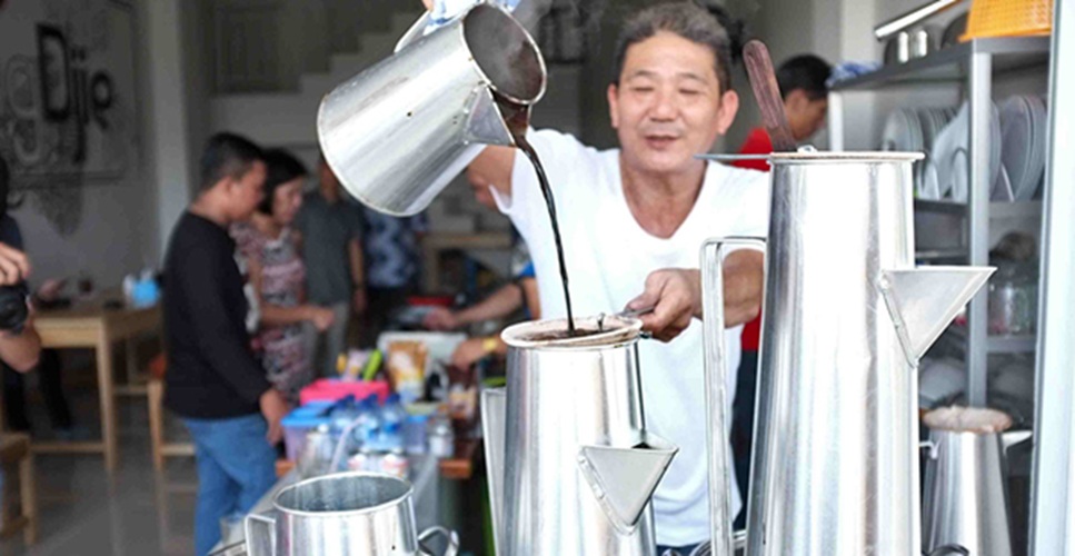 Wisata Ngopi di Negeri Laskar Pelangi