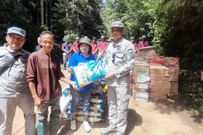 Bakamla Salurkan Bantuan Kemanusiaan bagi Warga Makoa