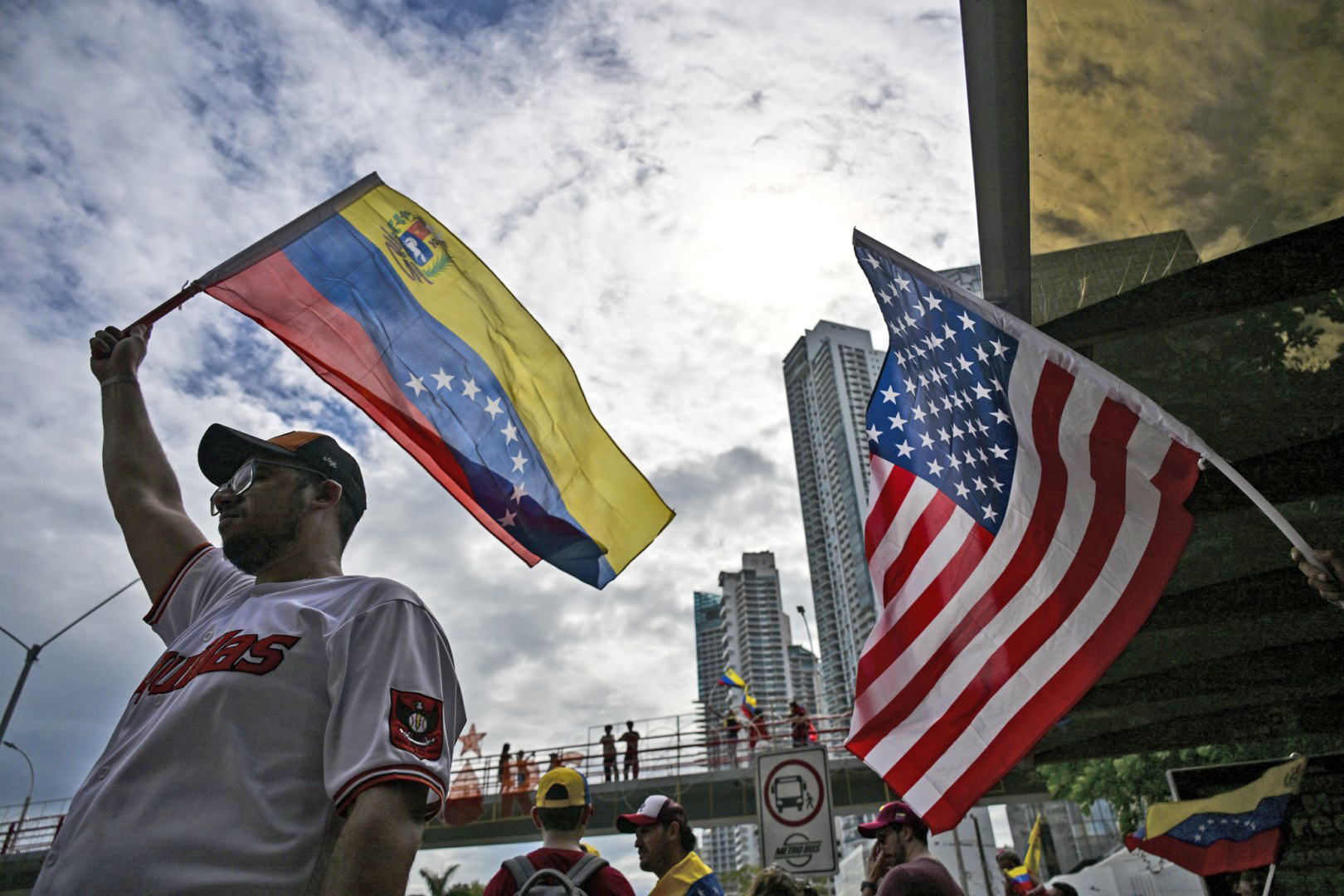 Dinilai Masih Belum Stabil, AS Perintahkan Warganya Tinggalkan Venezuela