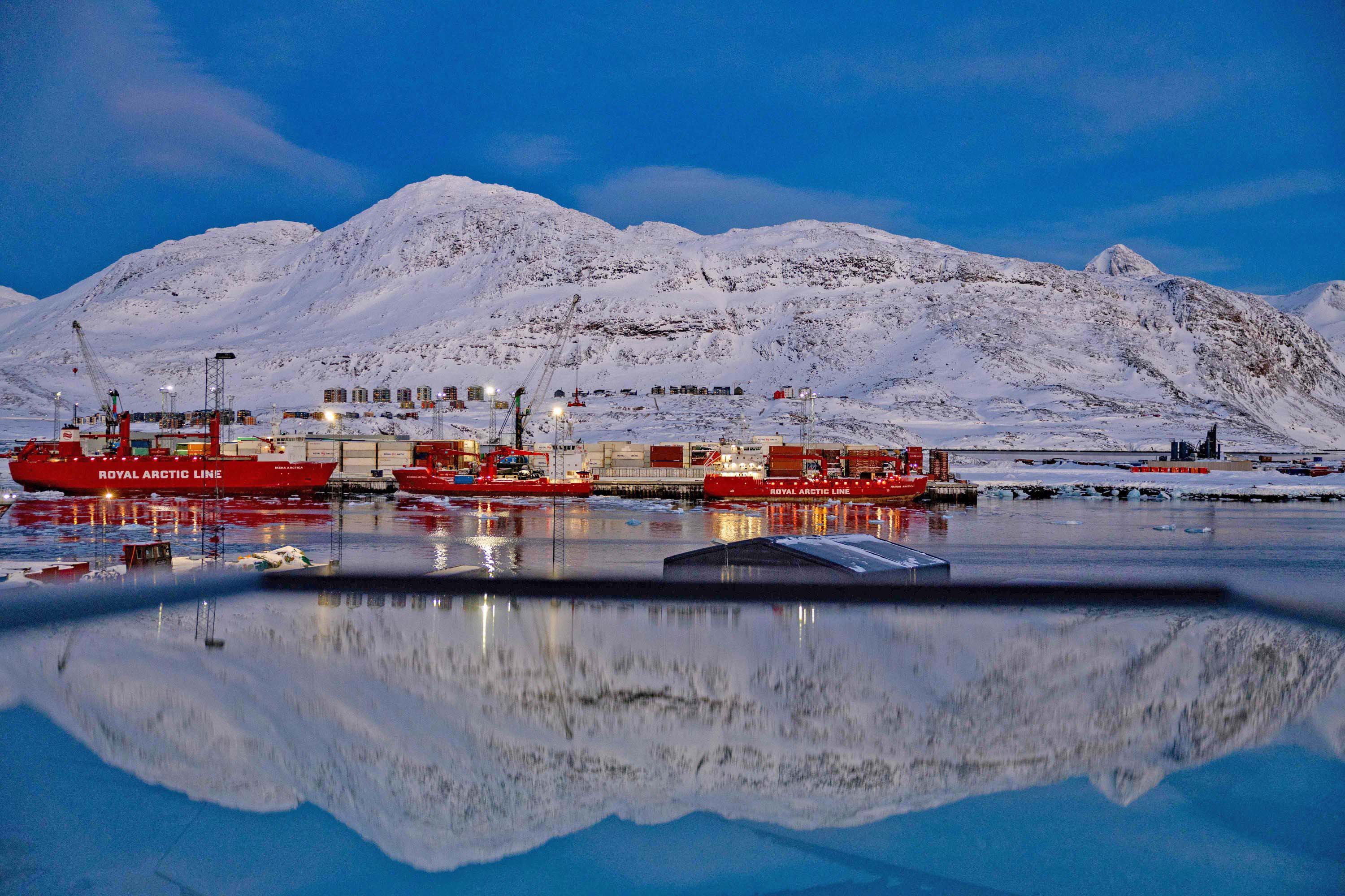 Greenland: Tempat Dimana Bisa Melihat Matahari di Tengah Malam