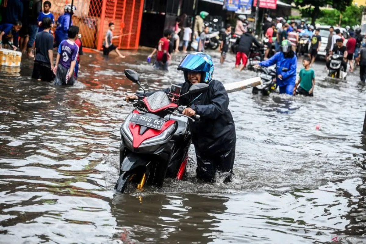 Pemprov DKI Kerahkan 1.200 Pompa untuk Atasi Banjir Jakarta