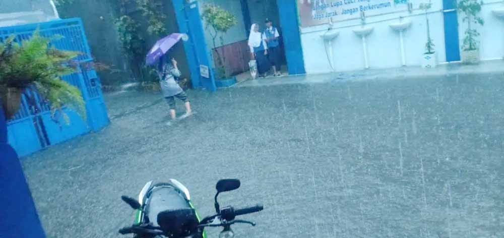 Makassar Dilanda Cuaca Ekstrem, Proses Belajar Sekolah SD dan SMP Dilaksanakan Daring