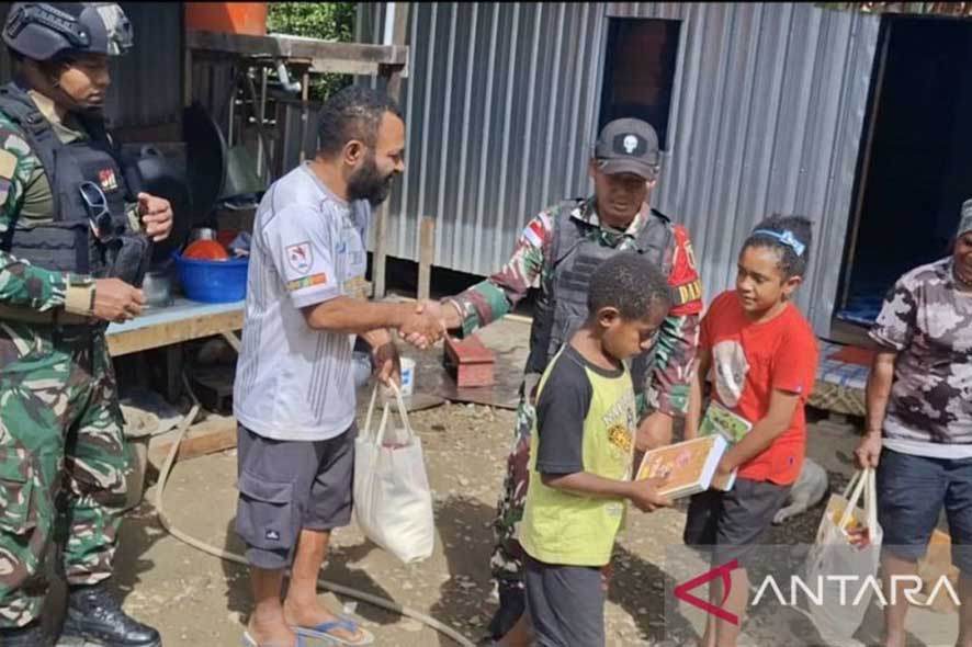 Penyaluran Paket Bahan Pokok bagi Warga Karubaga Tolikara Papua Pegunungan