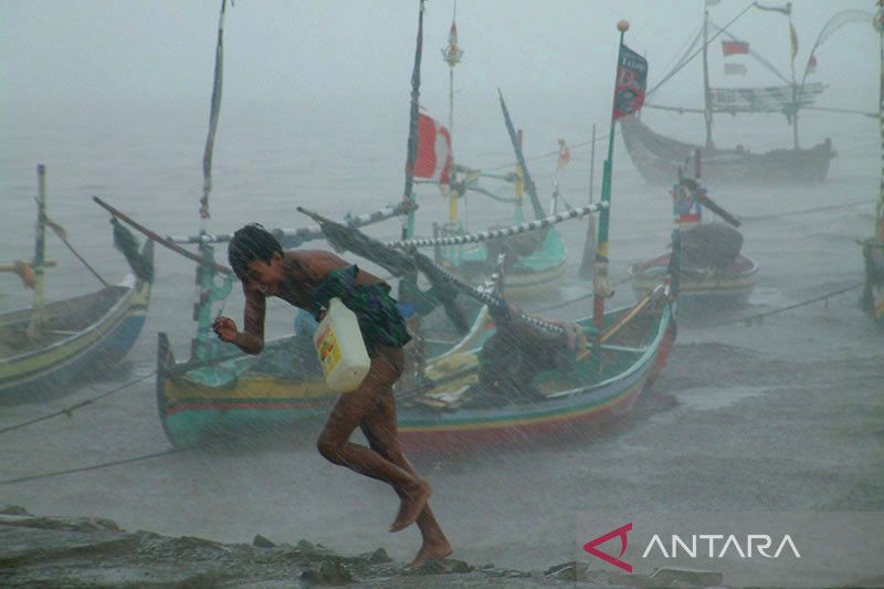 BMKG Imbau Waspadai Hujan Lebat di Sebagian Besar Wilayah RI pada Rabu