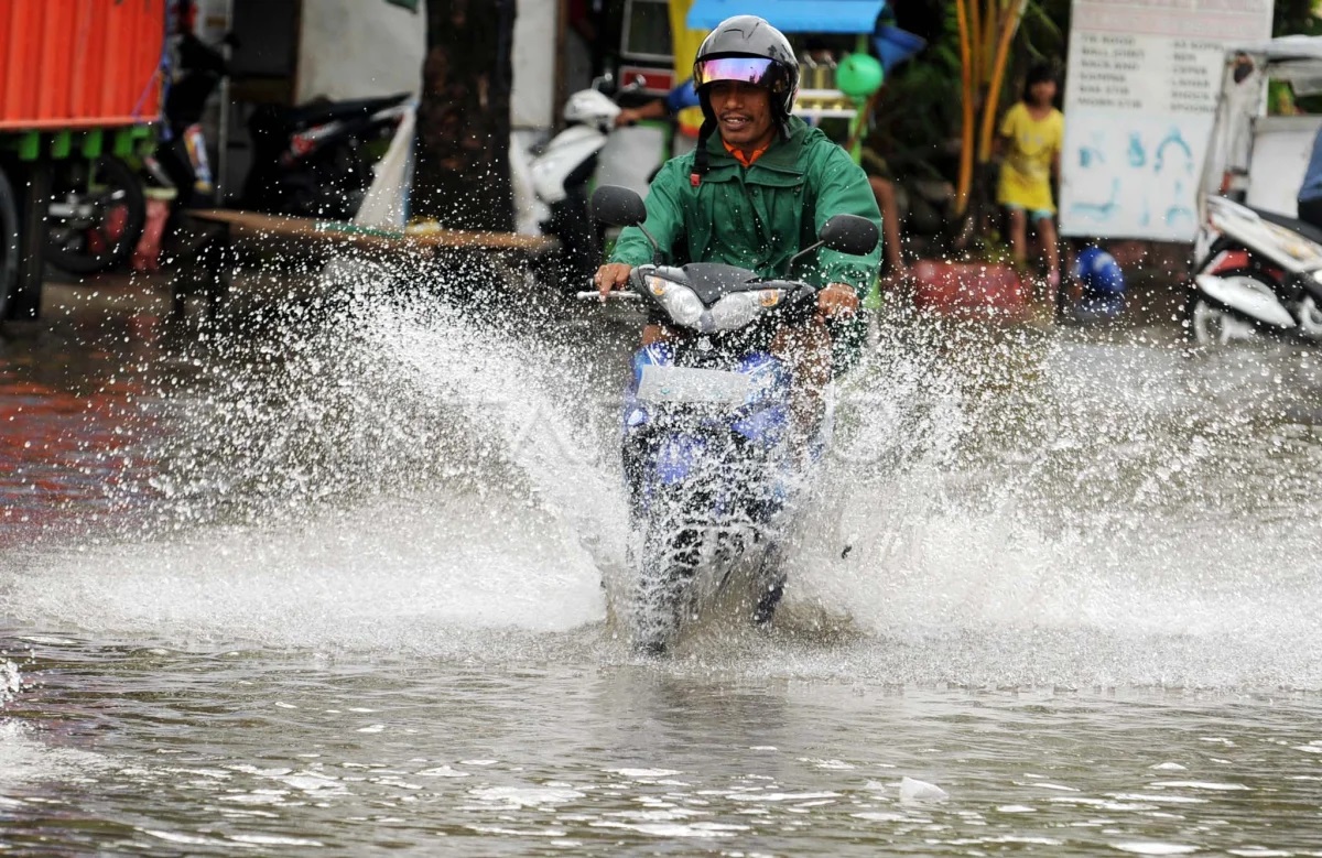Peringatan untuk Pekerja Lapangan! Ini Penyakit yang Muncul Saat Musim Hujan dan Banjir yang Harus Diwaspadai