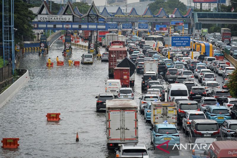 Banjir Datang, Ekonomi Menepi: Pengusaha Minta DKI Bergerak