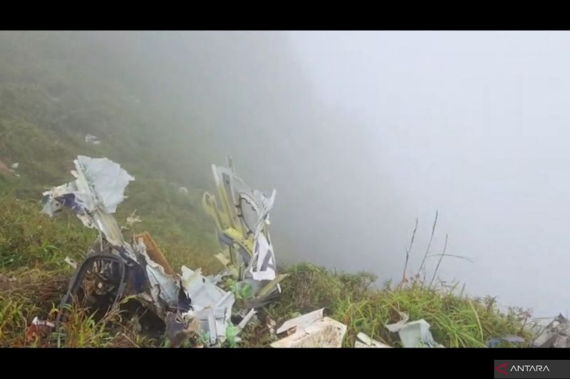 Pesawat ATR 42-500 yang Hilang Kontak Ditemukan di Puncak Bukit Bulusaraung Pangkep Sulsel