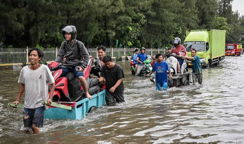 Banjir Masih Melanda Jakarta hingga Minggu (18/1) Siang, Hindari 28 Ruas Jalan Ini